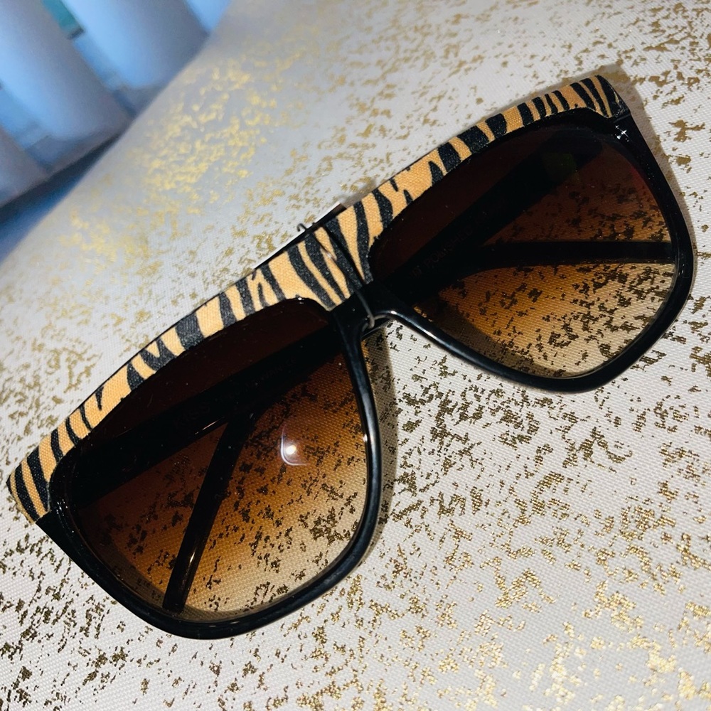 - NWT💫KISS 100% UV Protection Tiger Print Ombré Brown Sunglasses